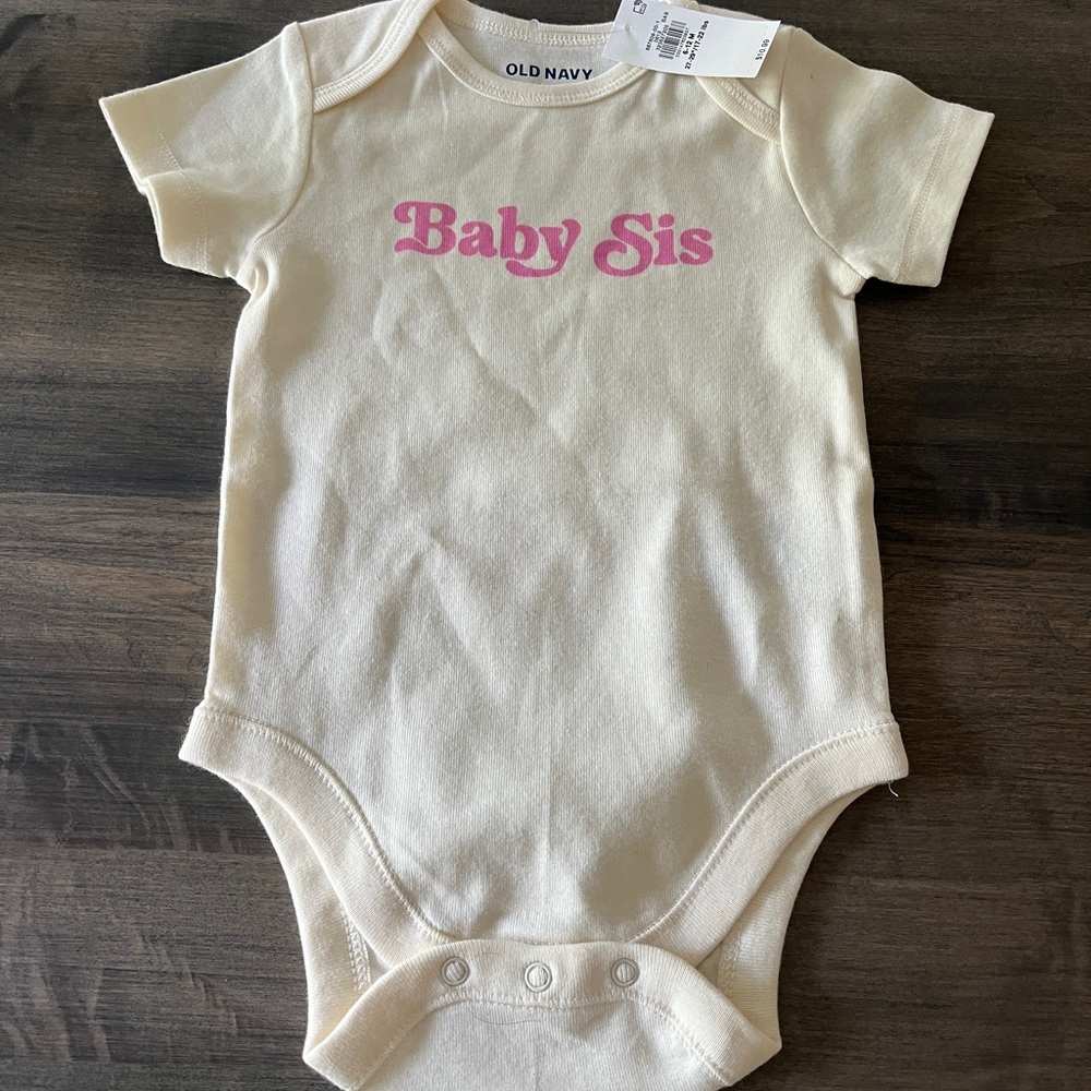 Old Navy Cream 'Baby Sis' Graphic Onesie 6-12M NWT